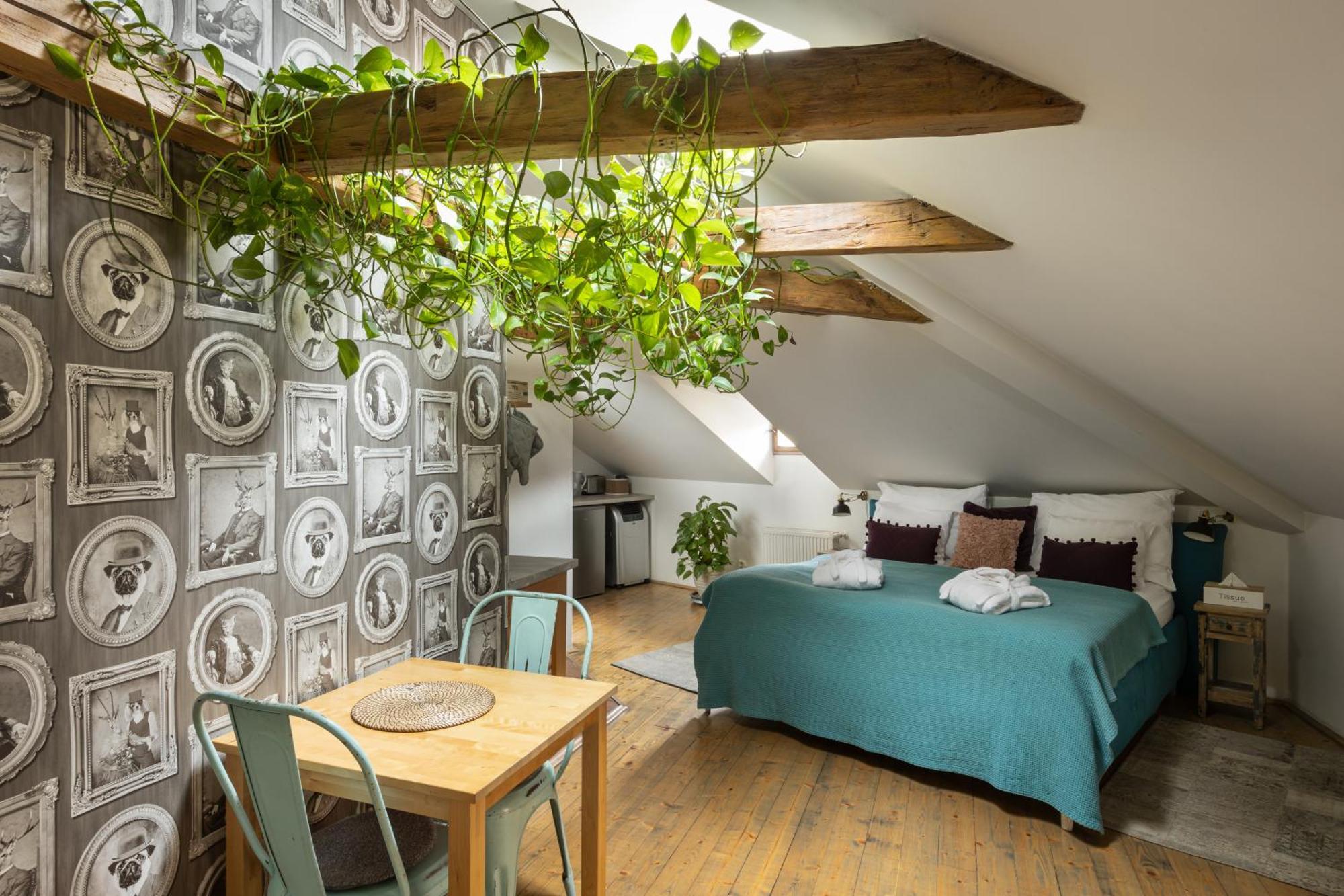 Bohemian Chic 2 Bedroom 2 Bathroom Loft With Hanging Chair Prague Ngoại thất bức ảnh