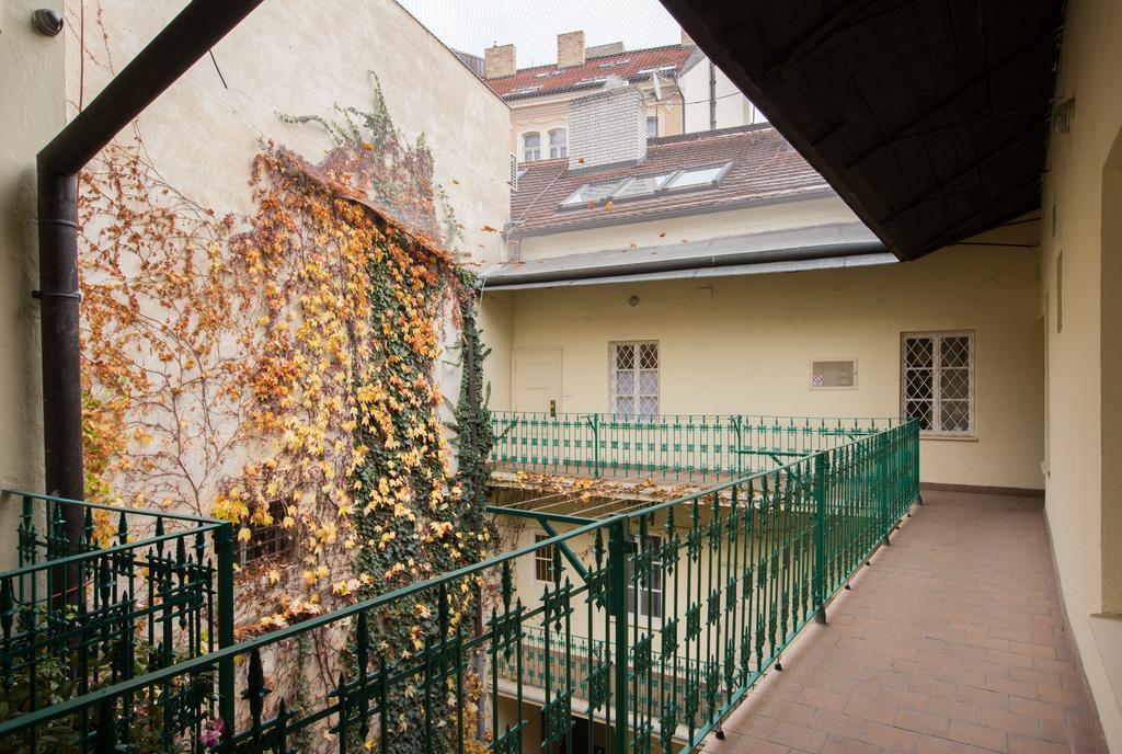 Bohemian Chic 2 Bedroom 2 Bathroom Loft With Hanging Chair Prague Ngoại thất bức ảnh