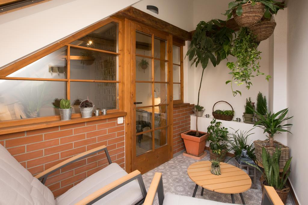 Bohemian Chic 2 Bedroom 2 Bathroom Loft With Hanging Chair Prague Ngoại thất bức ảnh