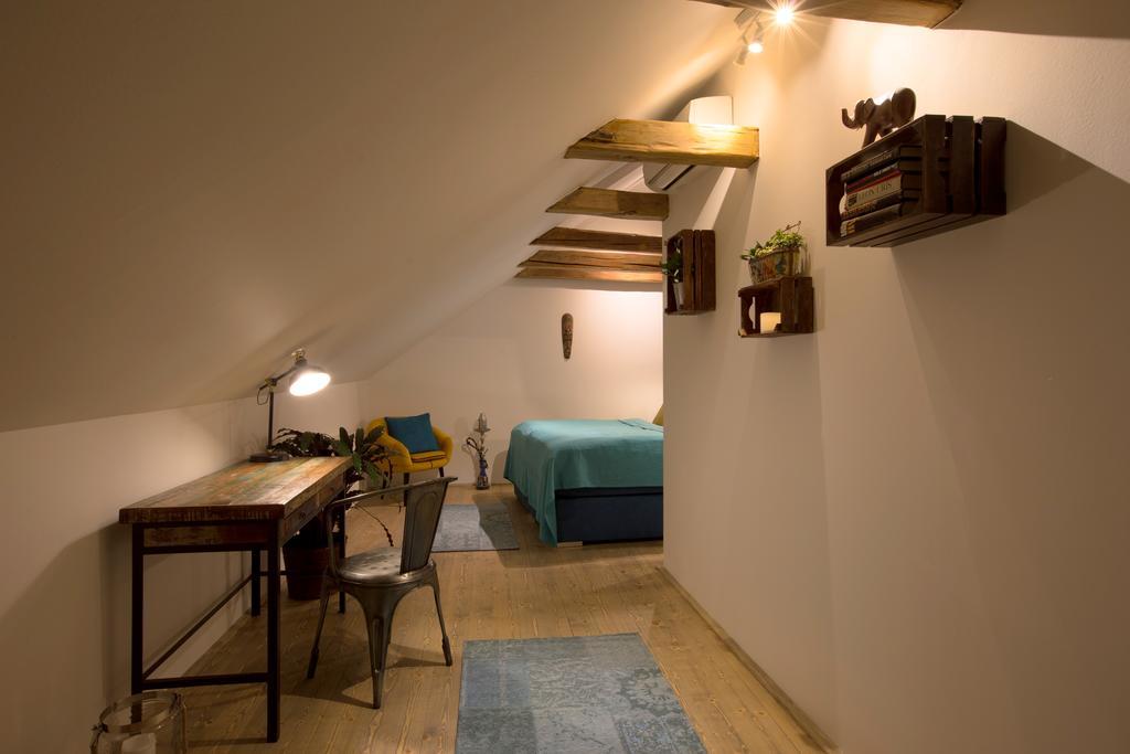 Bohemian Chic 2 Bedroom 2 Bathroom Loft With Hanging Chair Prague Ngoại thất bức ảnh