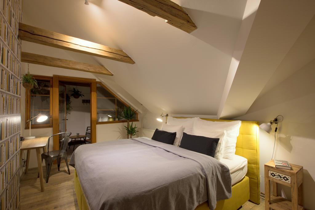 Bohemian Chic 2 Bedroom 2 Bathroom Loft With Hanging Chair Prague Ngoại thất bức ảnh