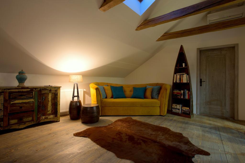 Bohemian Chic 2 Bedroom 2 Bathroom Loft With Hanging Chair Prague Ngoại thất bức ảnh