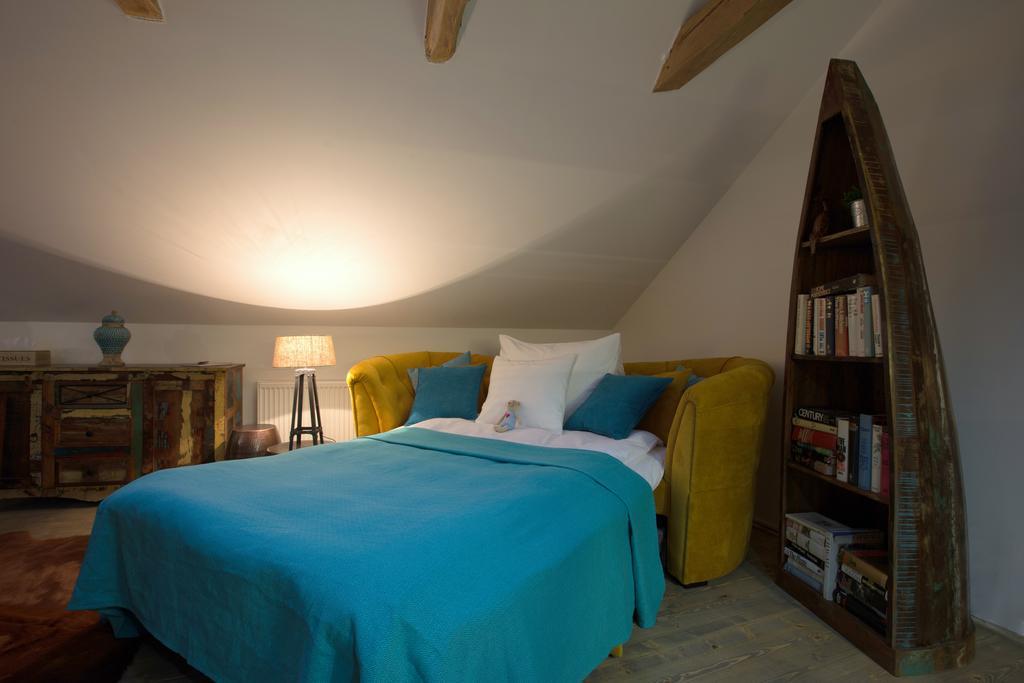 Bohemian Chic 2 Bedroom 2 Bathroom Loft With Hanging Chair Prague Ngoại thất bức ảnh