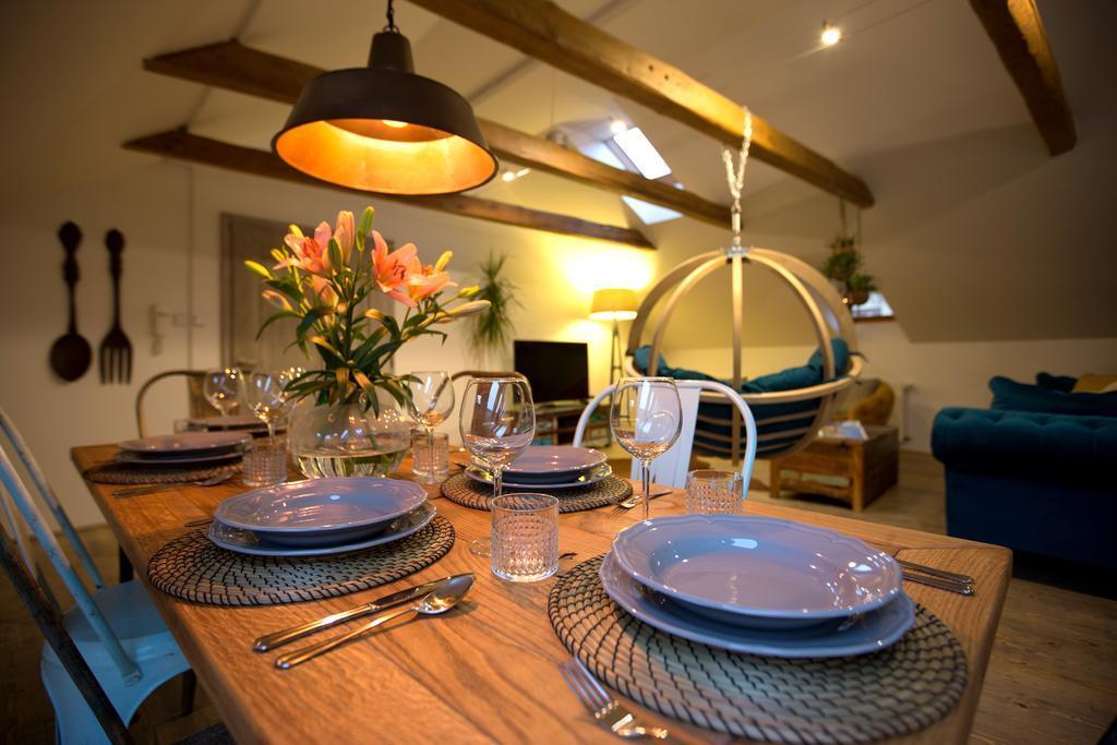 Bohemian Chic 2 Bedroom 2 Bathroom Loft With Hanging Chair Prague Ngoại thất bức ảnh