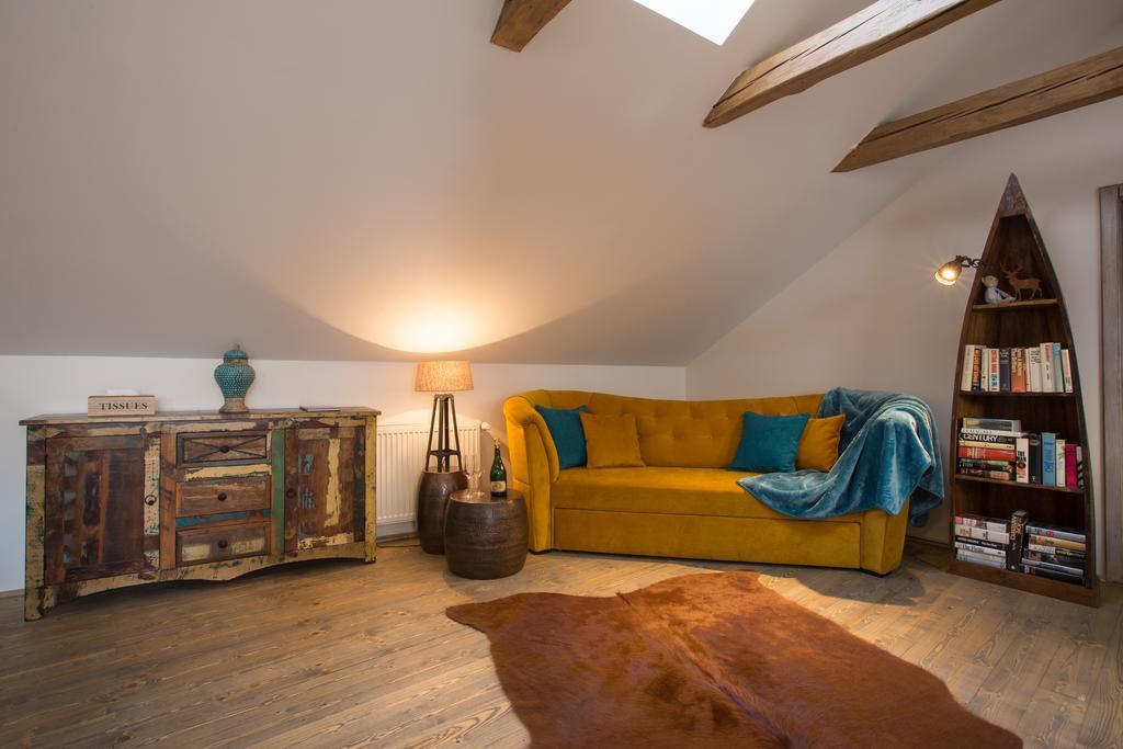 Bohemian Chic 2 Bedroom 2 Bathroom Loft With Hanging Chair Prague Ngoại thất bức ảnh