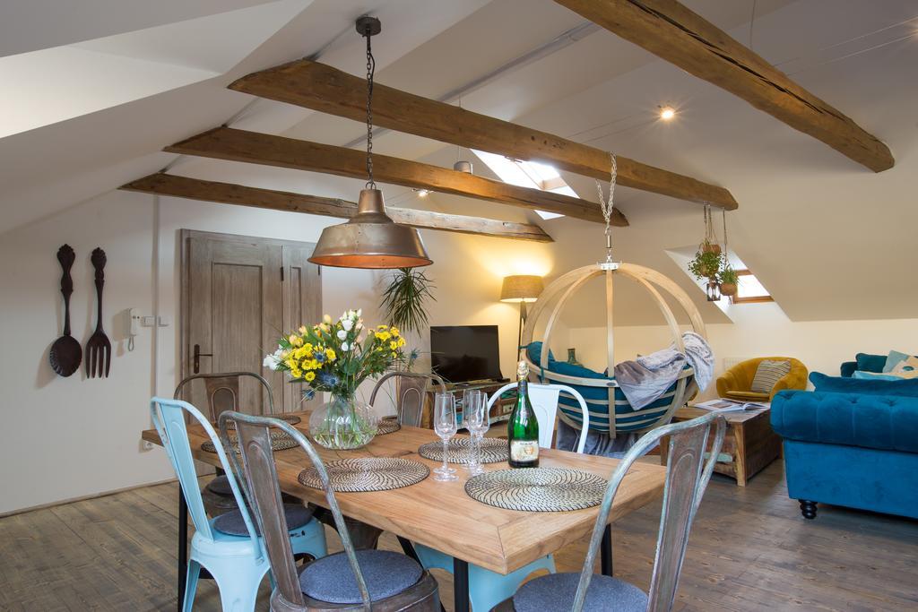 Bohemian Chic 2 Bedroom 2 Bathroom Loft With Hanging Chair Prague Ngoại thất bức ảnh