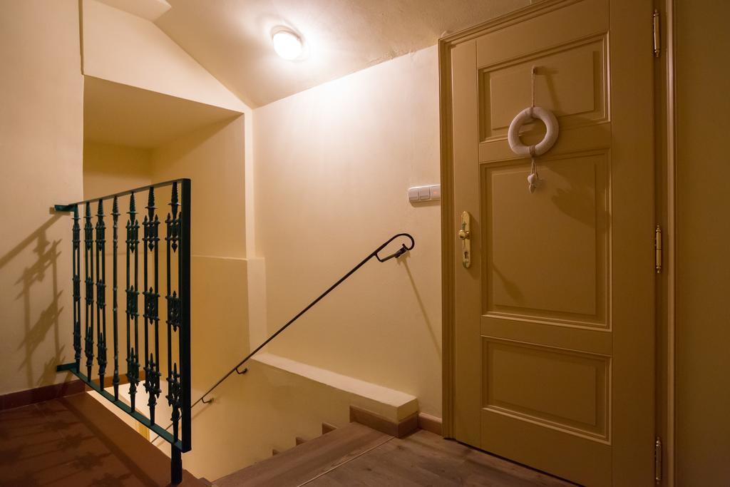 Bohemian Chic 2 Bedroom 2 Bathroom Loft With Hanging Chair Prague Ngoại thất bức ảnh