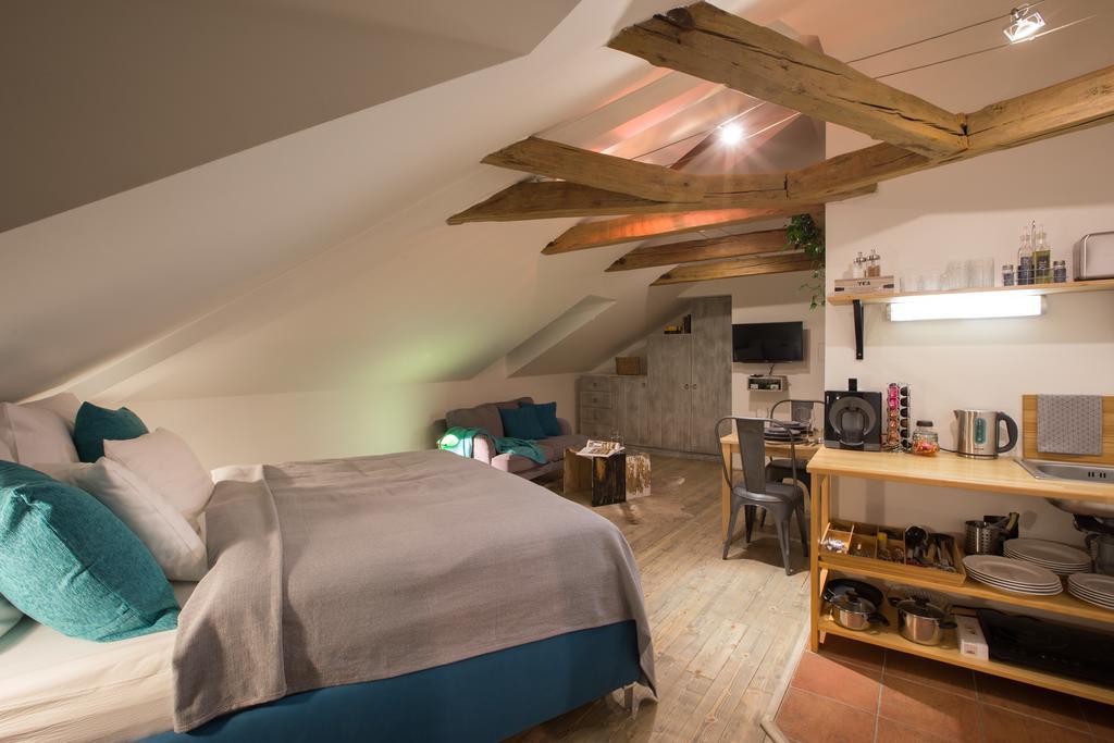 Bohemian Chic 2 Bedroom 2 Bathroom Loft With Hanging Chair Prague Ngoại thất bức ảnh